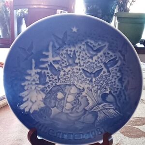 Vintage 1981 copenhagen Bing & Grondahl Denmark decorative blue plate